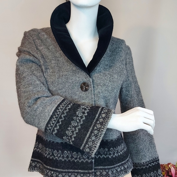 Elegant 100% Grey Wool Jacket Size Small - Picture 3 of 13